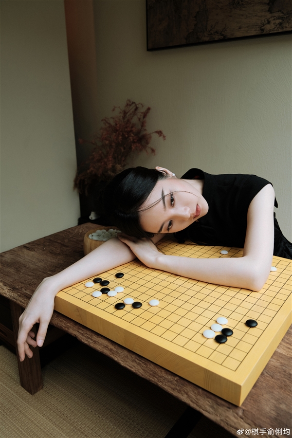 “围棋甜心”俞俐均力压刘亦菲 夺得第九届女神大赛冠军