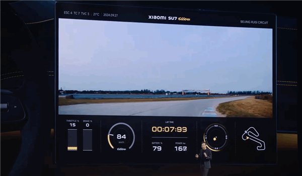 小米SU7 Ultra量产车搭专属赛道APP：三屏联动显示赛道地图、圈速