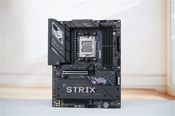 AMD新座驾！华硕ROG STRIX B850-E GAMING WIFI主板图赏