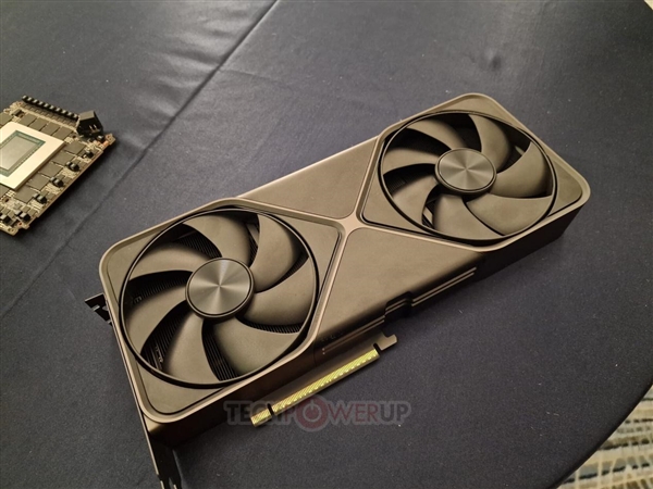 NVIDIA RTX 5090公版显卡拆解！