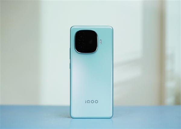 iQOO Z10 Turbo现身跑分平台：确认搭载天玑8400处理器